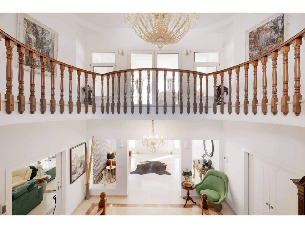 6 sypialnia Willa na sprzedaż w La Linea de la Concepcion z basenem garażem - 995 000 € (Ref: 8359171)