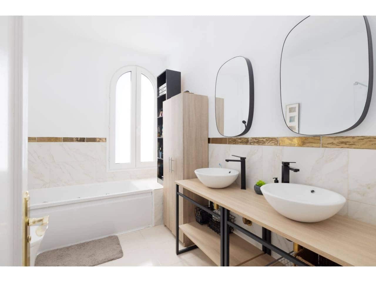 6 sypialnia Willa na sprzedaż w La Linea de la Concepcion z basenem garażem - 995 000 € (Ref: 8359171)