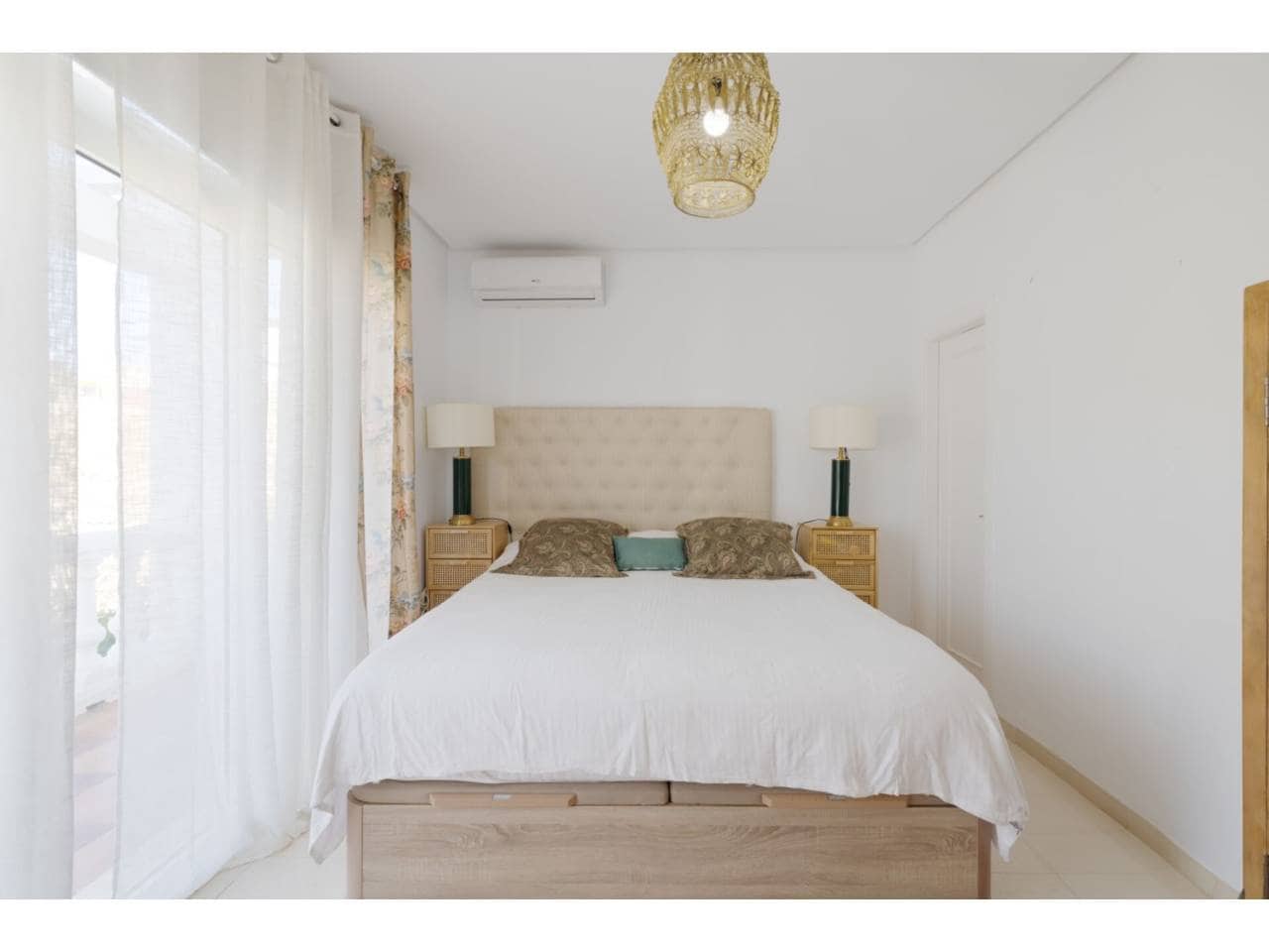 6 sypialnia Willa na sprzedaż w La Linea de la Concepcion z basenem garażem - 995 000 € (Ref: 8359171)