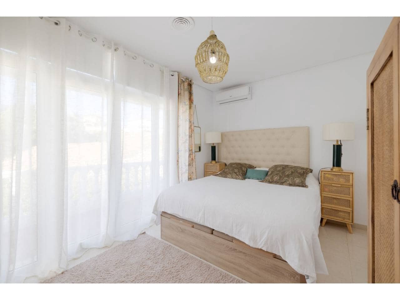 6 sypialnia Willa na sprzedaż w La Linea de la Concepcion z basenem garażem - 995 000 € (Ref: 8359171)