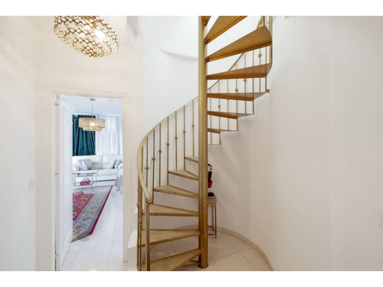 6 sypialnia Willa na sprzedaż w La Linea de la Concepcion z basenem garażem - 995 000 € (Ref: 8359171)