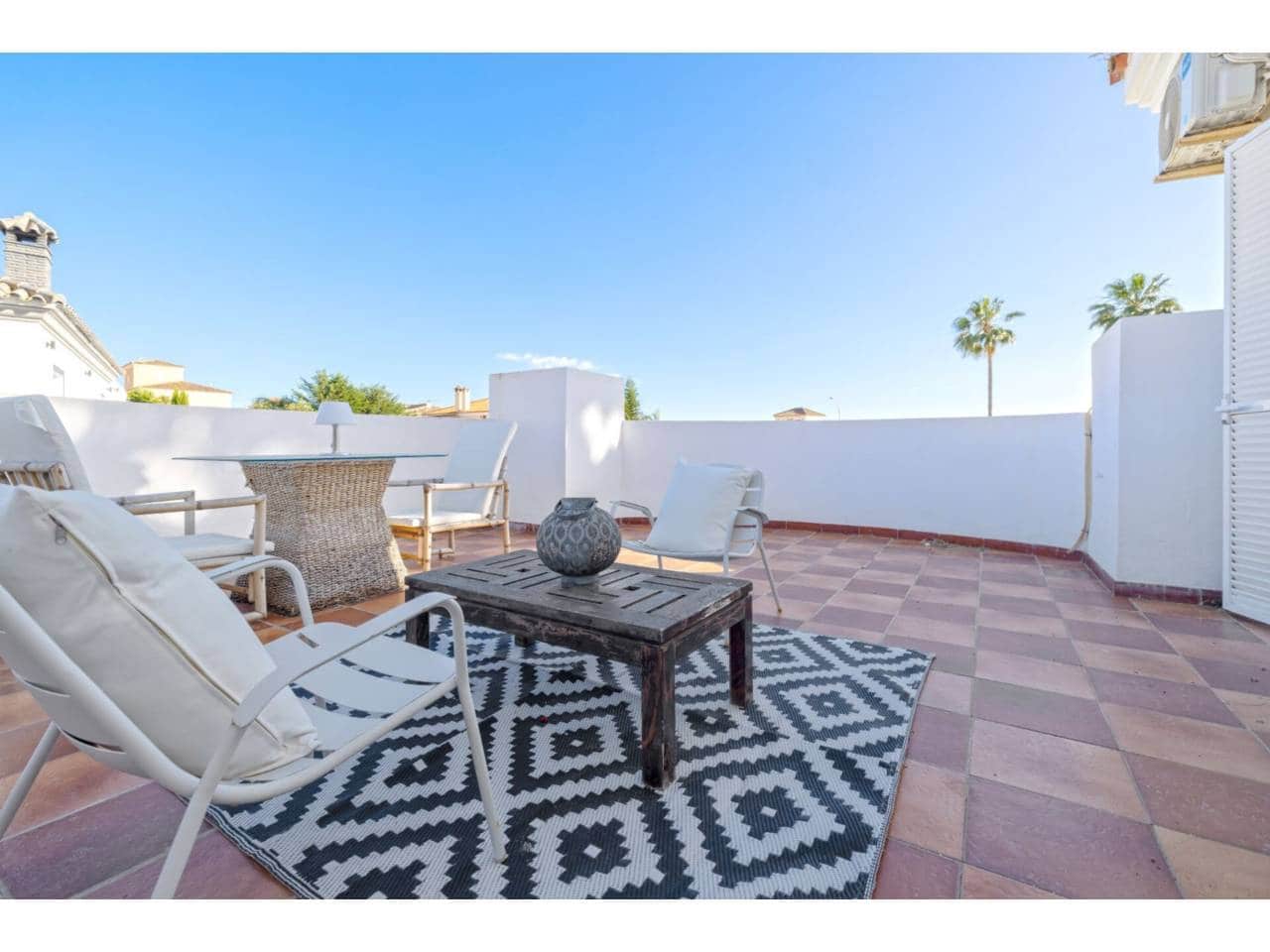 6 sypialnia Willa na sprzedaż w La Linea de la Concepcion z basenem garażem - 995 000 € (Ref: 8359171)