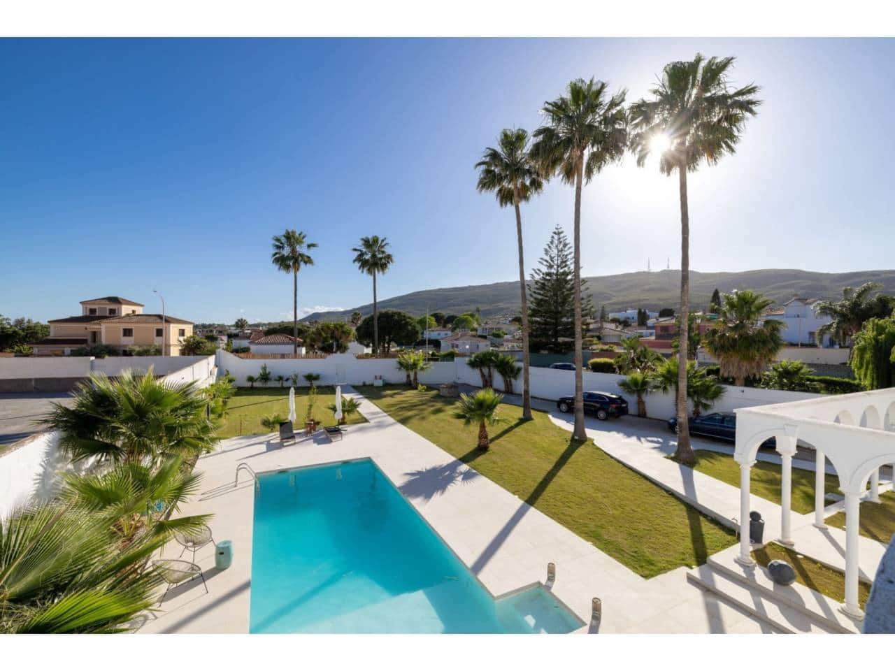 6 sypialnia Willa na sprzedaż w La Linea de la Concepcion z basenem garażem - 995 000 € (Ref: 8359171)