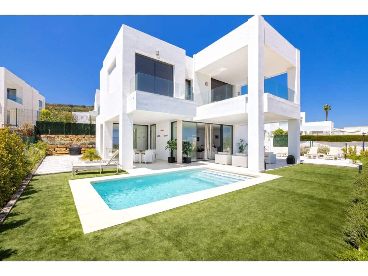 3 bedroom Villa for sale in Torreguadiaro with pool - € 850,000 (Ref: 8459318)