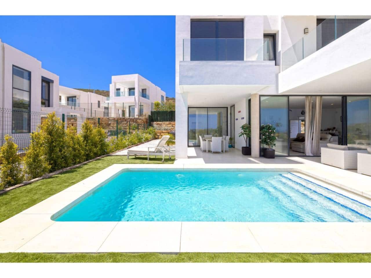 3 bedroom Villa for sale in Torreguadiaro with pool - € 850,000 (Ref: 8459318)