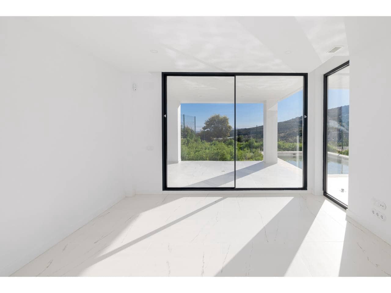 3 bedroom Villa for sale in Torreguadiaro with pool - € 850,000 (Ref: 8459318)