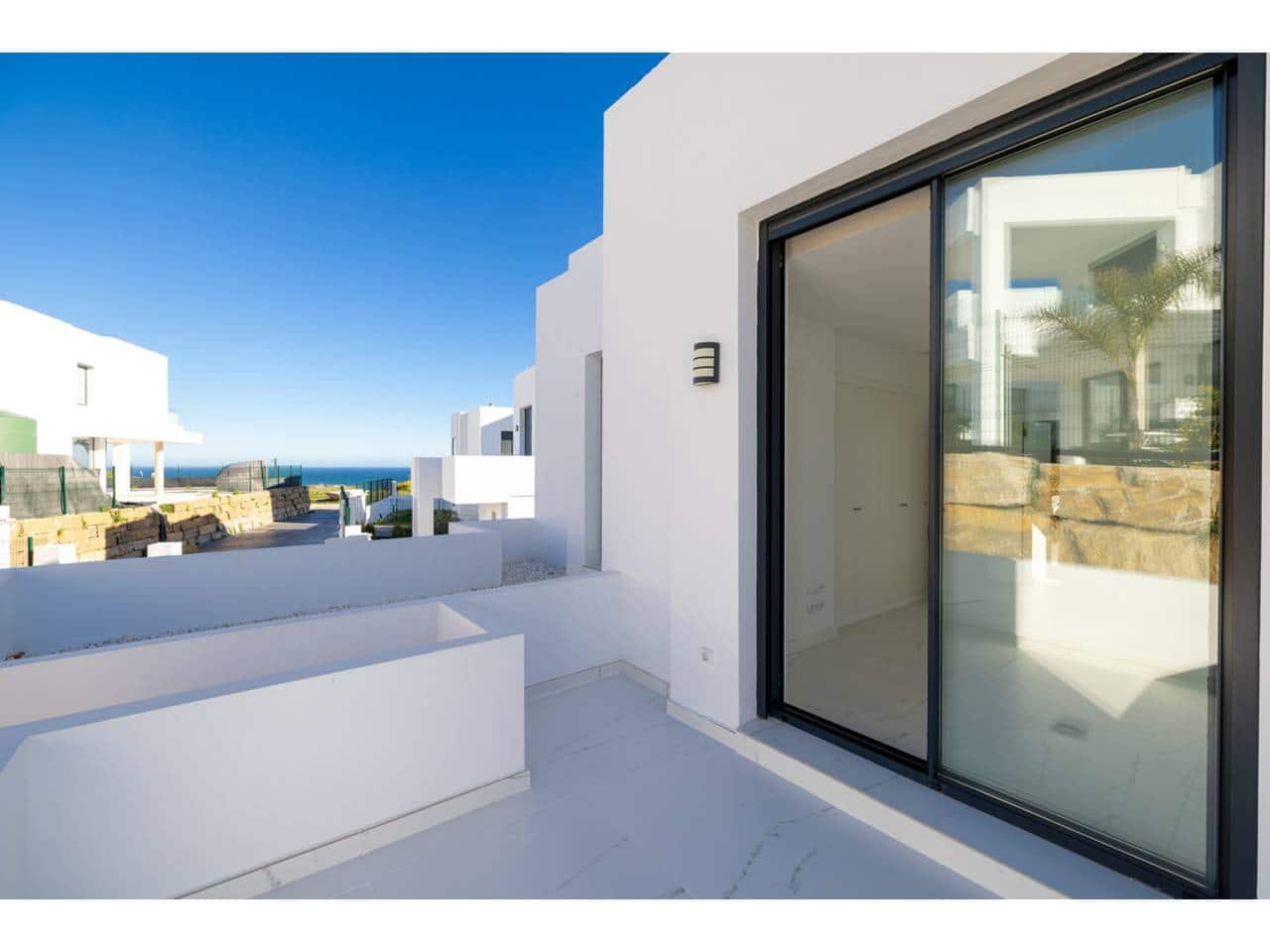 3 bedroom Villa for sale in Torreguadiaro with pool - € 850,000 (Ref: 8459318)