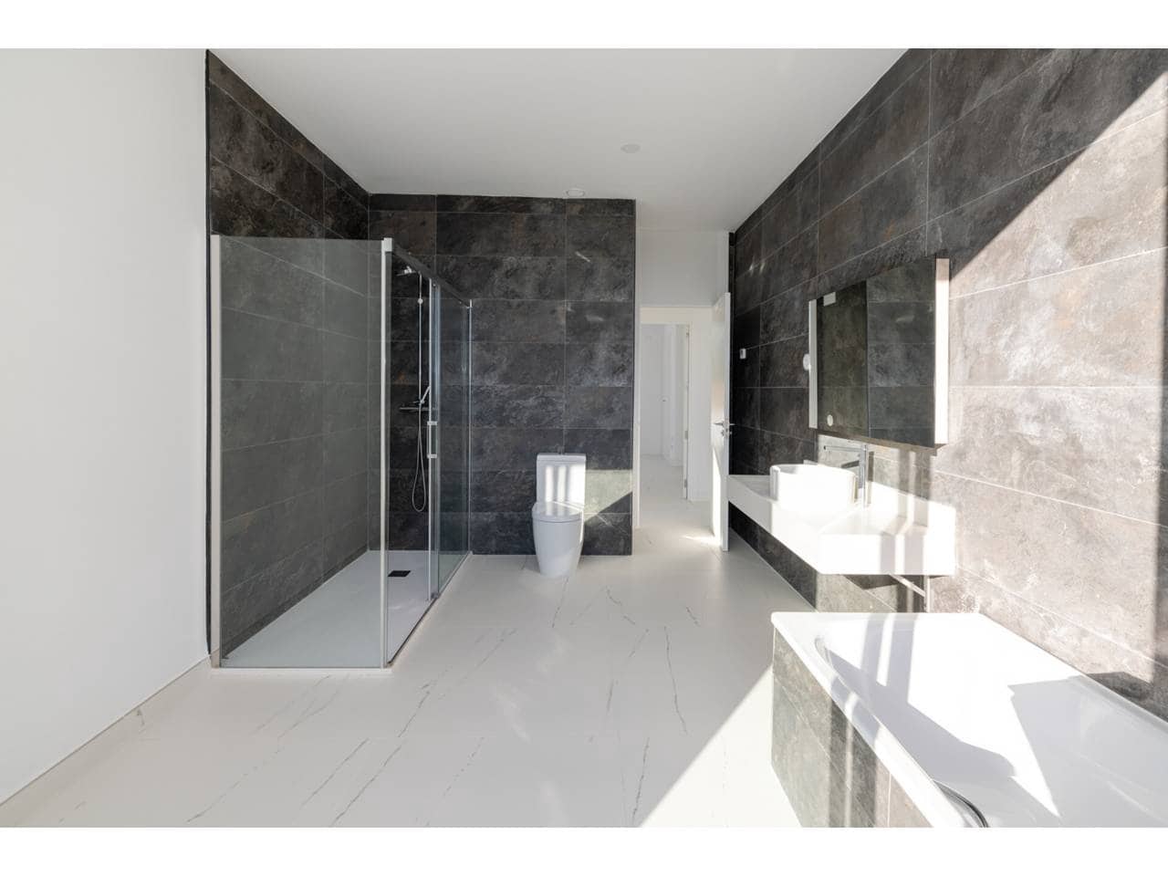 3 bedroom Villa for sale in Torreguadiaro with pool - € 850,000 (Ref: 8459318)