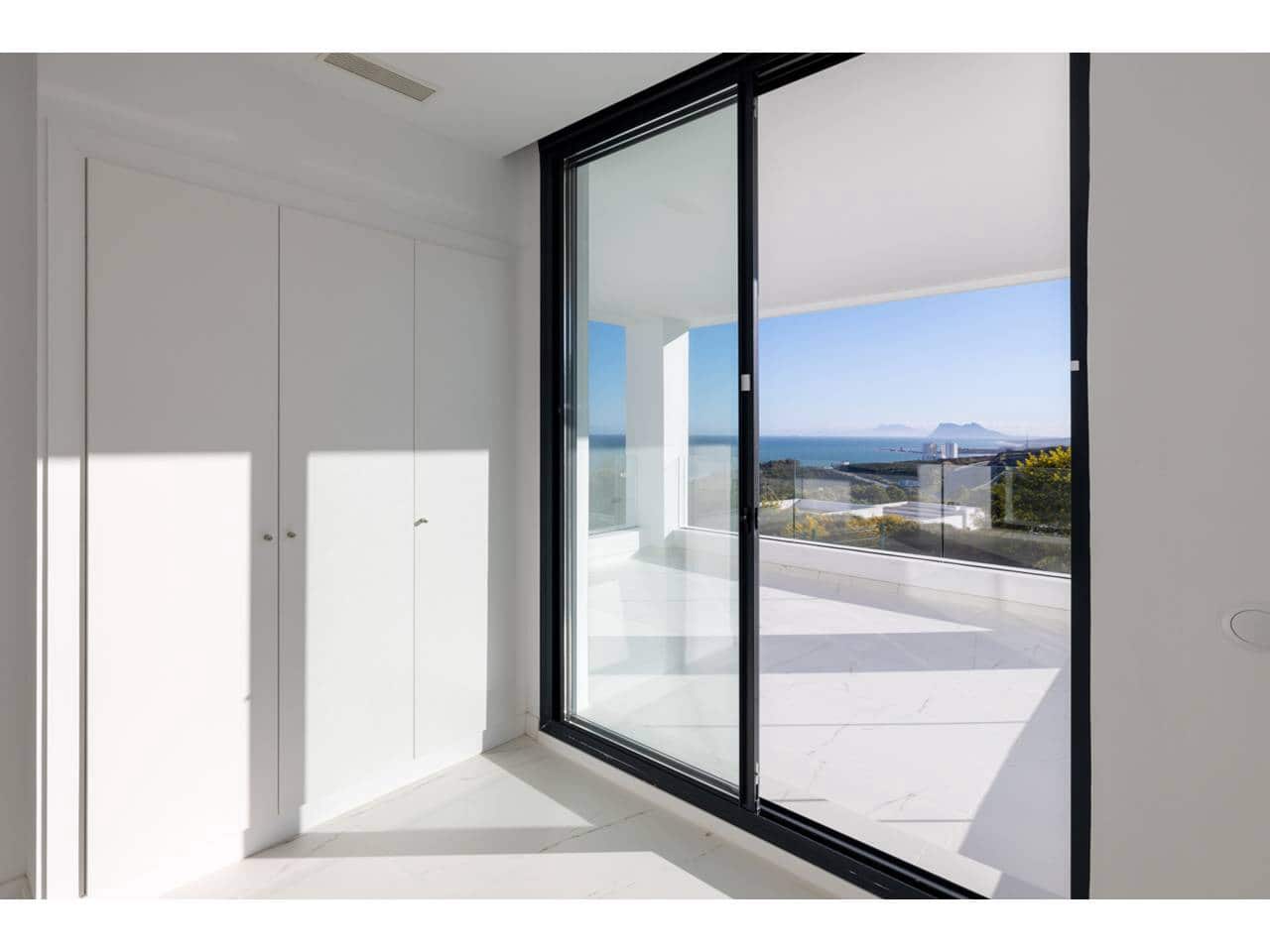 3 bedroom Villa for sale in Torreguadiaro with pool - € 850,000 (Ref: 8459318)