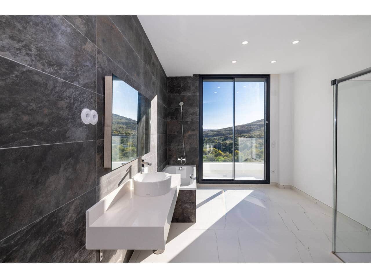 3 bedroom Villa for sale in Torreguadiaro with pool - € 850,000 (Ref: 8459318)