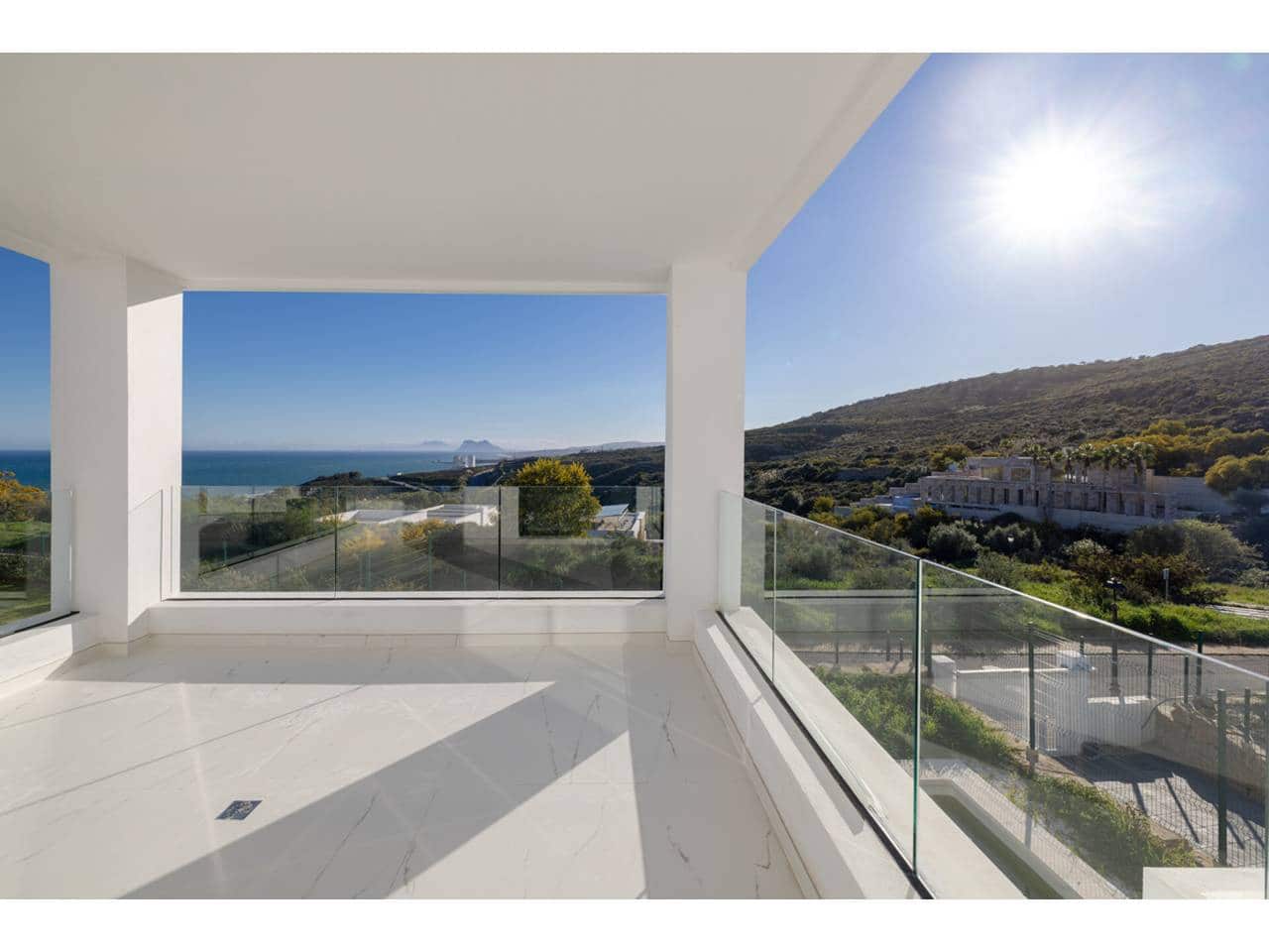 3 bedroom Villa for sale in Torreguadiaro with pool - € 850,000 (Ref: 8459318)