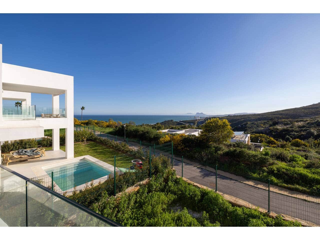 3 bedroom Villa for sale in Torreguadiaro with pool - € 850,000 (Ref: 8459318)