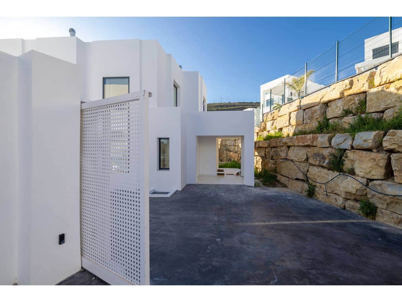 3 bedroom Villa for sale in Torreguadiaro with pool - € 850,000 (Ref: 8459318)