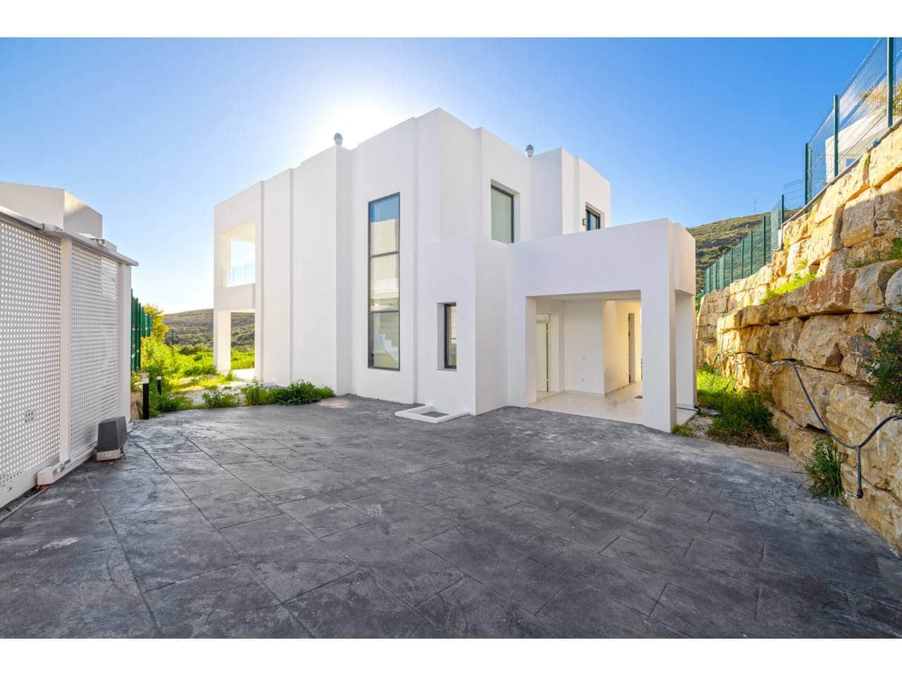 3 bedroom Villa for sale in Torreguadiaro with pool - € 850,000 (Ref: 8459318)