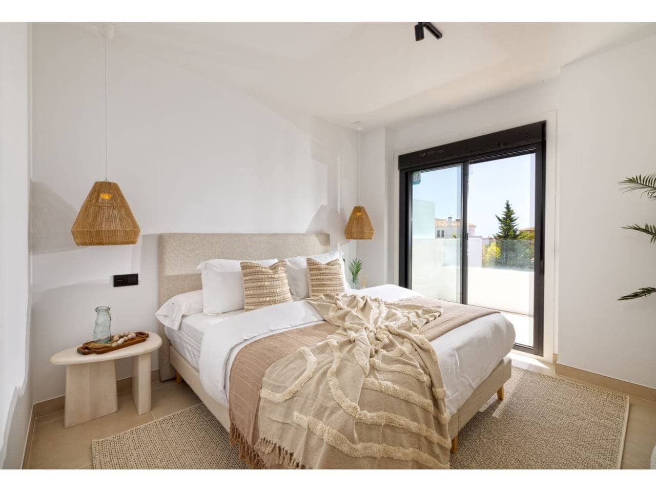 Apartamento de 2 habitaciones en Casares en venta con piscina garaje - 360.000 € (Ref: 8531581)