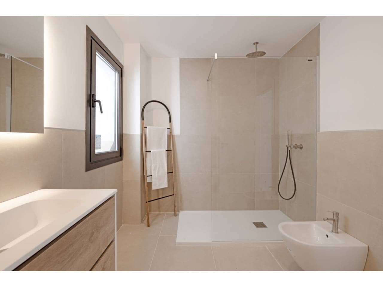 Apartamento de 2 habitaciones en Casares en venta con piscina garaje - 360.000 € (Ref: 8531581)