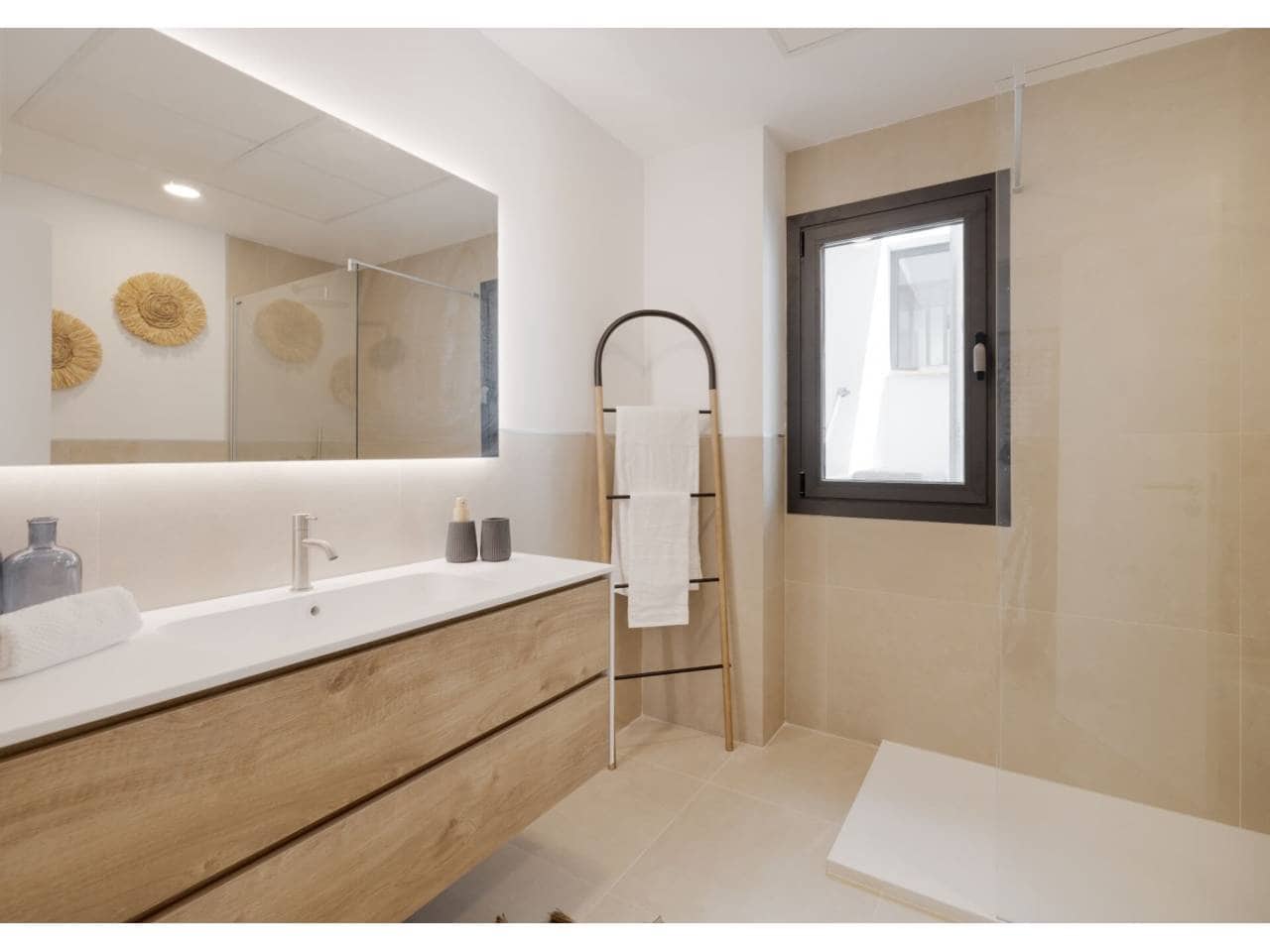 Apartamento de 2 habitaciones en Casares en venta con piscina garaje - 360.000 € (Ref: 8531581)