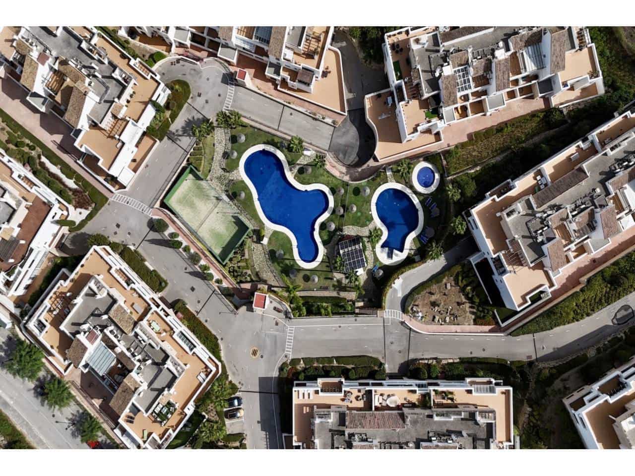 2 soveværelse Lejlighed til salg i La Alcaidesa med swimmingpool garage - € 275.000 (Ref: 8536091)
