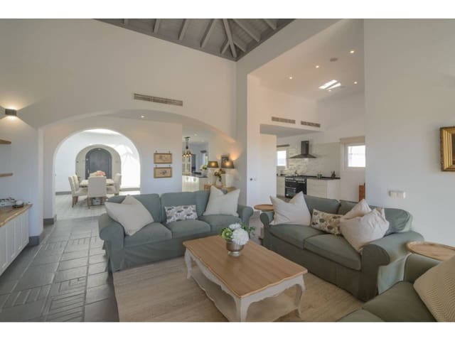 4 bedroom Villa for sale in Benalup with pool garage - € 885,000 (Ref: 8560986)