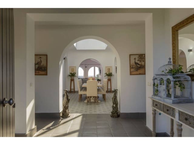 4 bedroom Villa for sale in Benalup with pool garage - € 885,000 (Ref: 8560986)