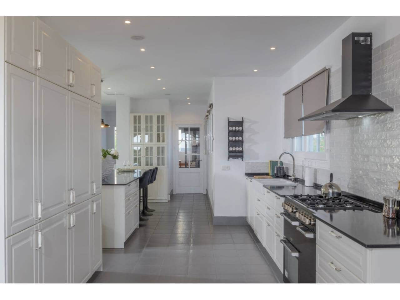 4 soveværelse Villa til salg i Benalup med swimmingpool garage - € 885.000 (Ref: 8560986)