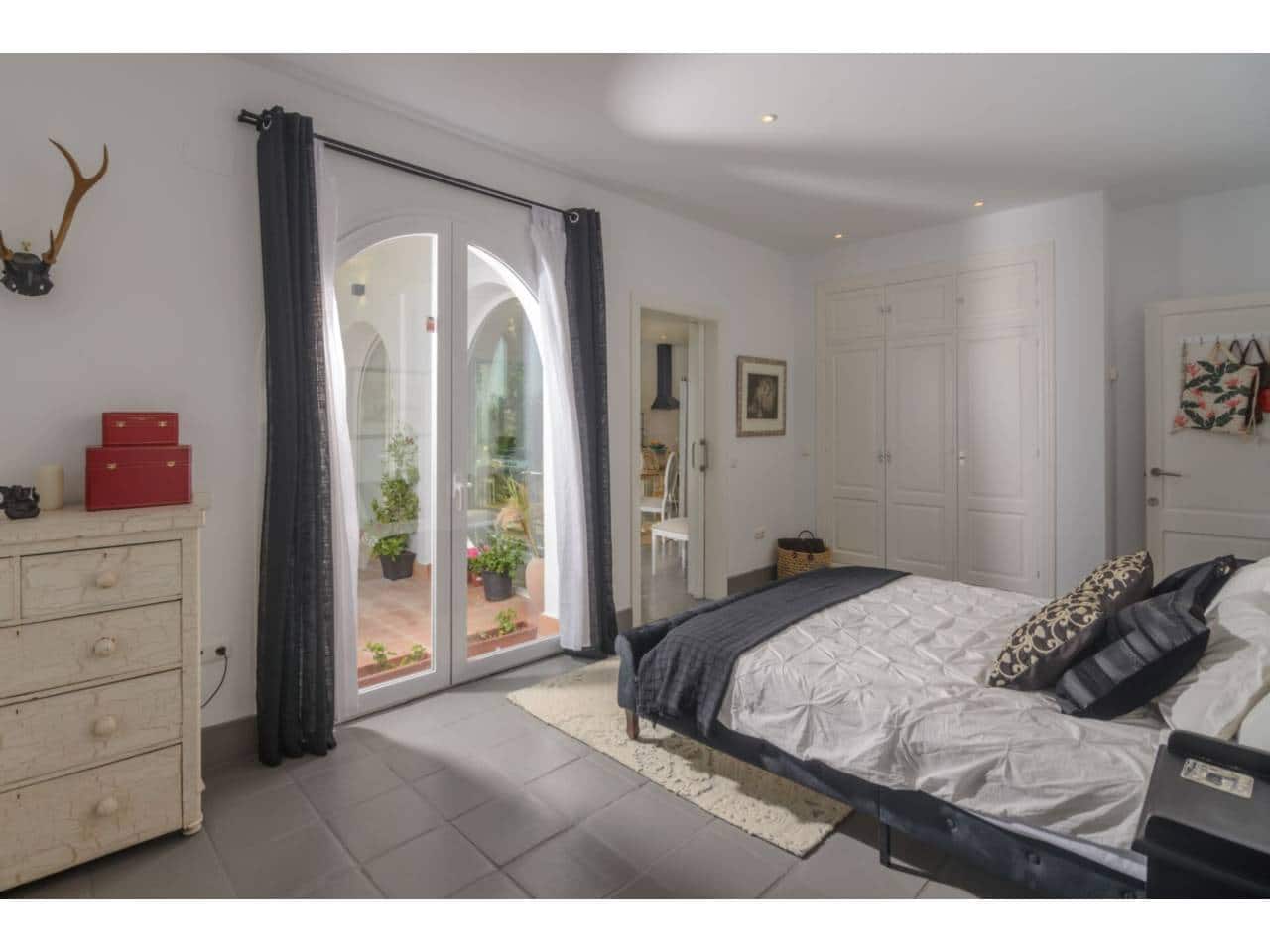 4 soveværelse Villa til salg i Benalup med swimmingpool garage - € 885.000 (Ref: 8560986)