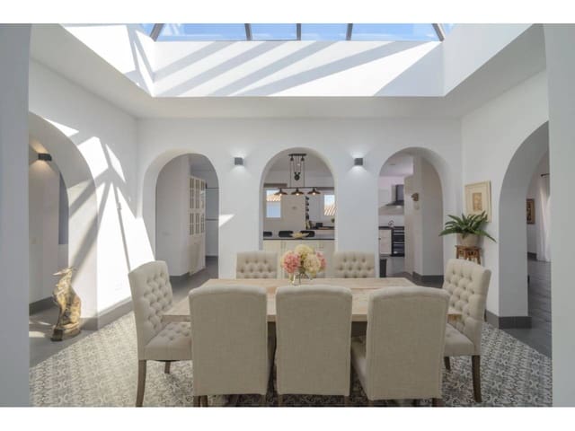 4 bedroom Villa for sale in Benalup with pool garage - € 885,000 (Ref: 8560986)