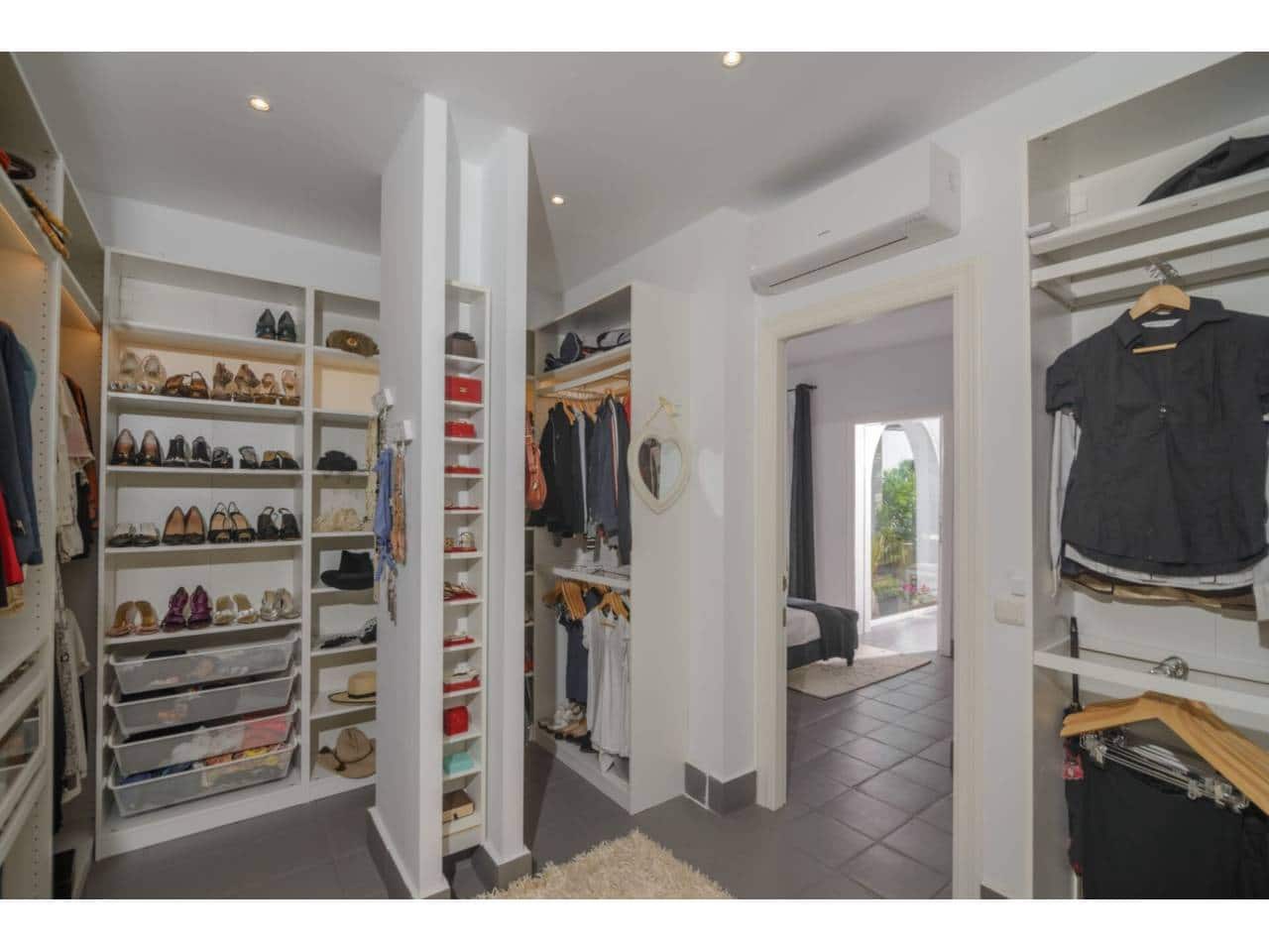 4 soveværelse Villa til salg i Benalup med swimmingpool garage - € 885.000 (Ref: 8560986)