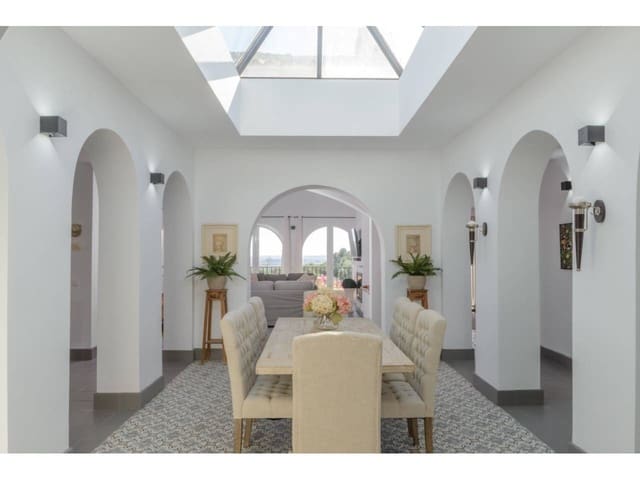 4 bedroom Villa for sale in Benalup with pool garage - € 885,000 (Ref: 8560986)