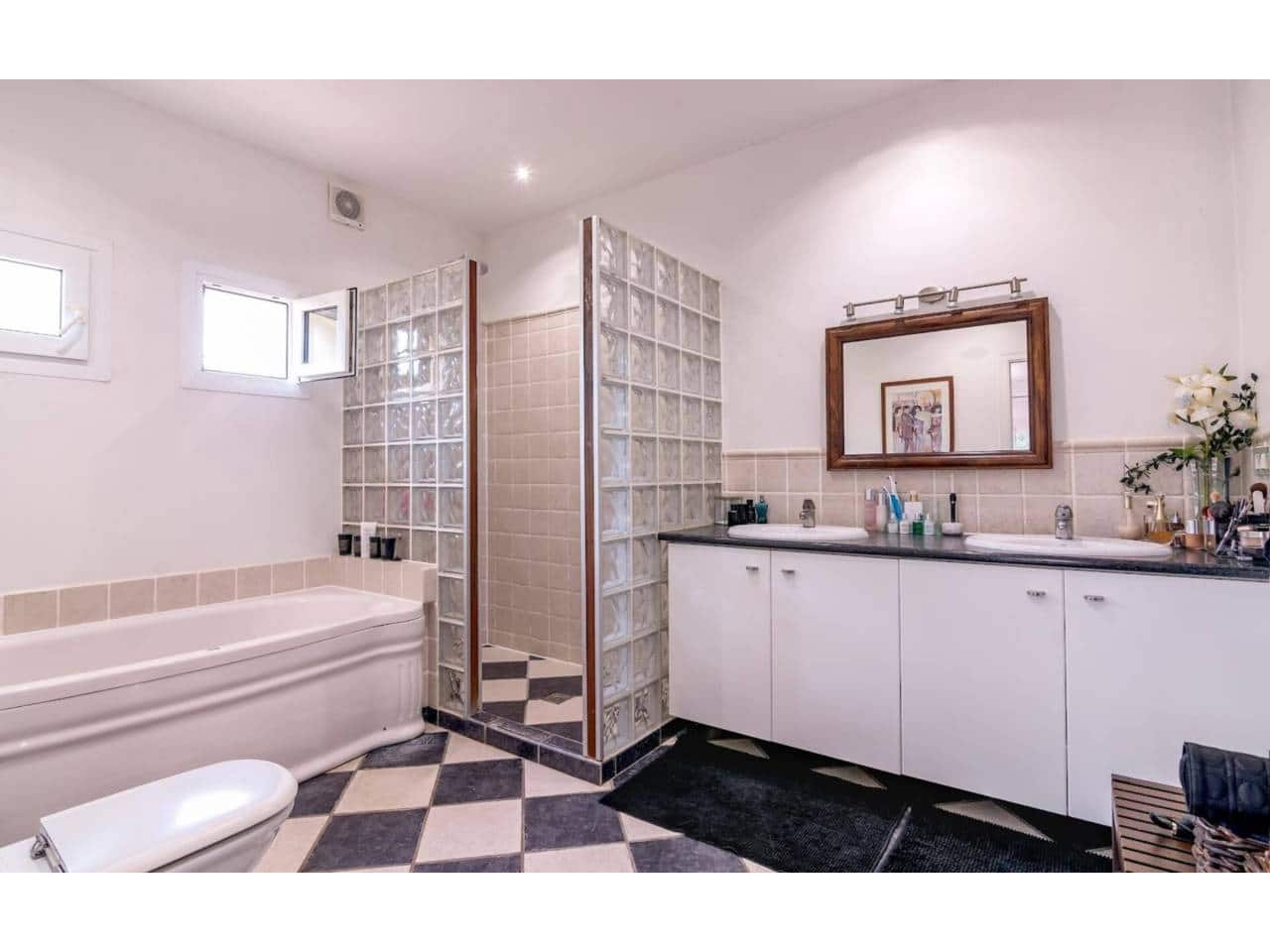 6 soveværelse Villa til salg i Sotogrande med swimmingpool garage - € 1.850.000 (Ref: 8590182)