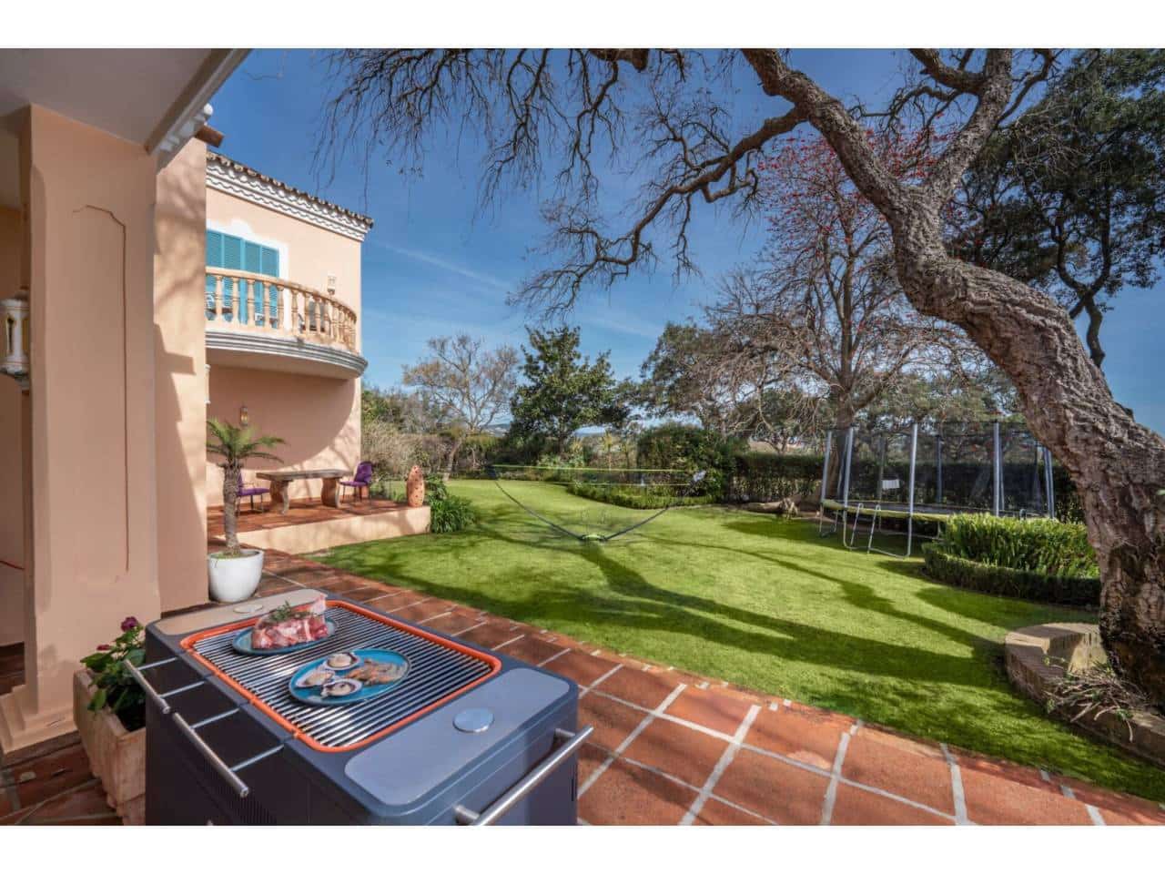 6 soveværelse Villa til salg i San Roque med swimmingpool garage - € 4.700.000 (Ref: 8596846)