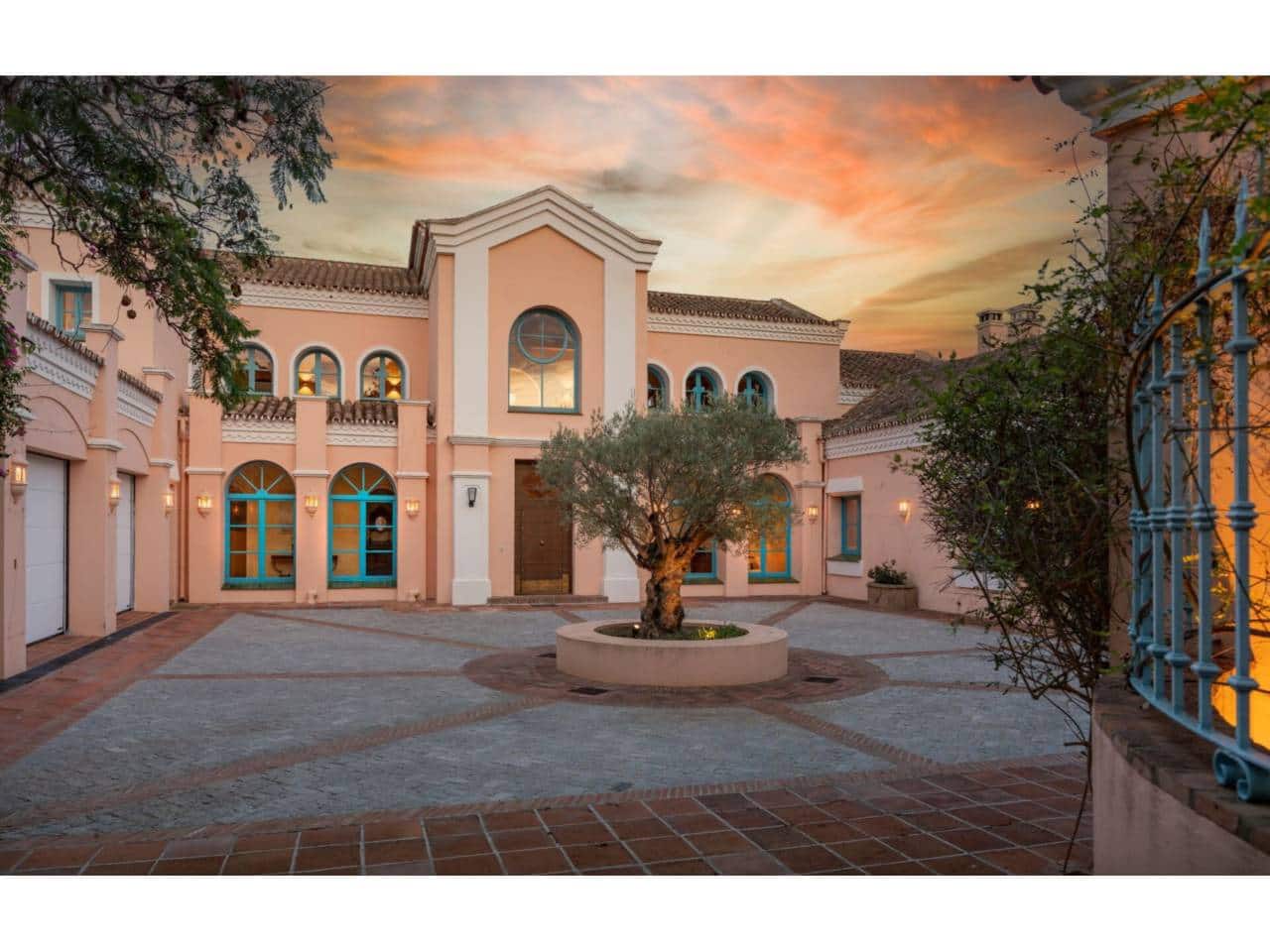 6 soveværelse Villa til salg i San Roque med swimmingpool garage - € 4.700.000 (Ref: 8596846)