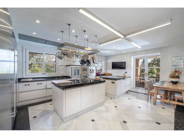 6 chambre Villa/Maison à vendre à San Roque avec piscine garage - 4 700 000 € (Ref: 8596846)