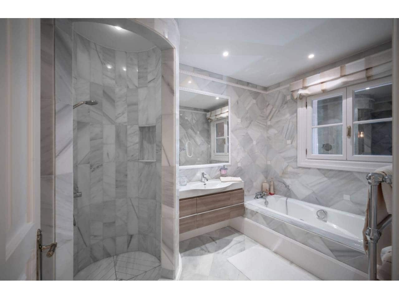 6 soveværelse Villa til salg i San Roque med swimmingpool garage - € 4.700.000 (Ref: 8596846)