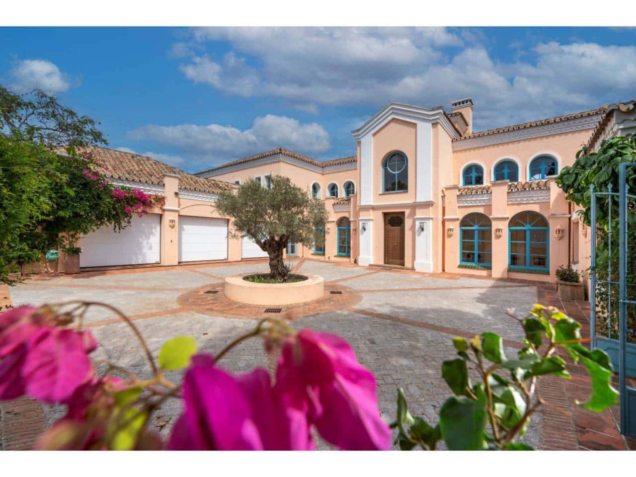 6 soveværelse Villa til salg i San Roque med swimmingpool garage - € 4.700.000 (Ref: 8596846)