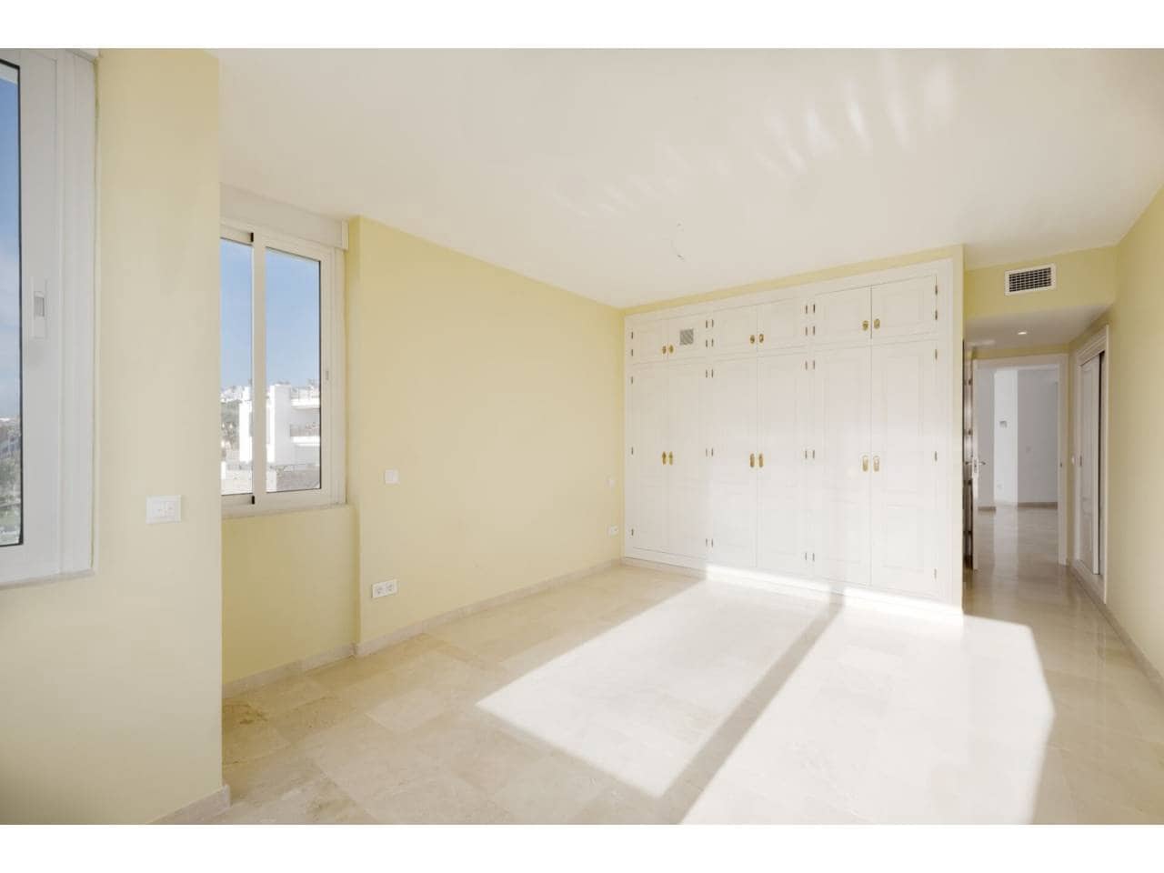 3 bedroom Apartment for sale in Casares with pool garage - € 690,000 (Ref: 8621136)