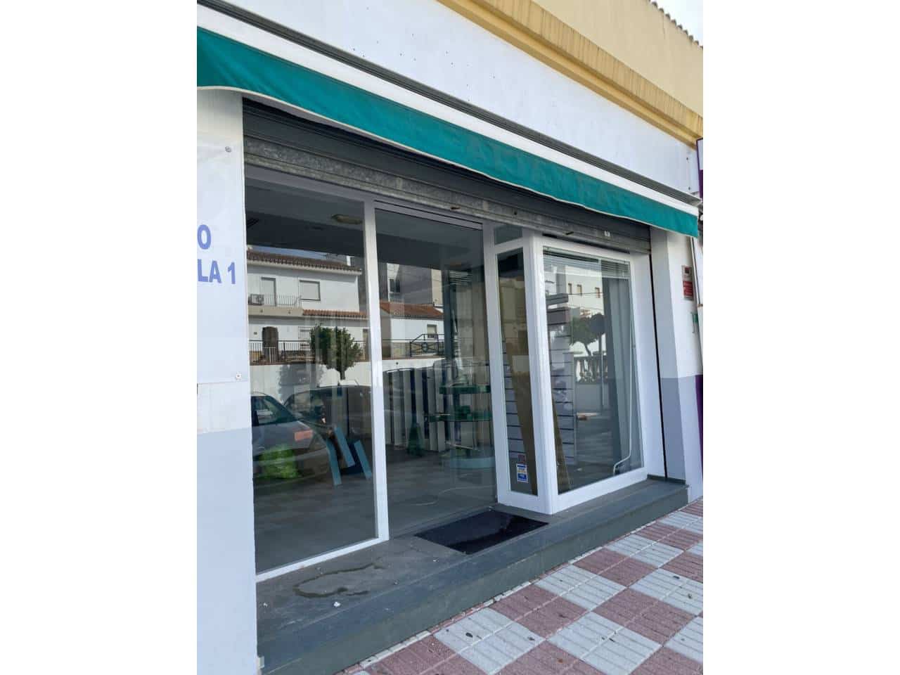 Commercial for sale in Sotogrande - € 140,000 (Ref: 8634111)