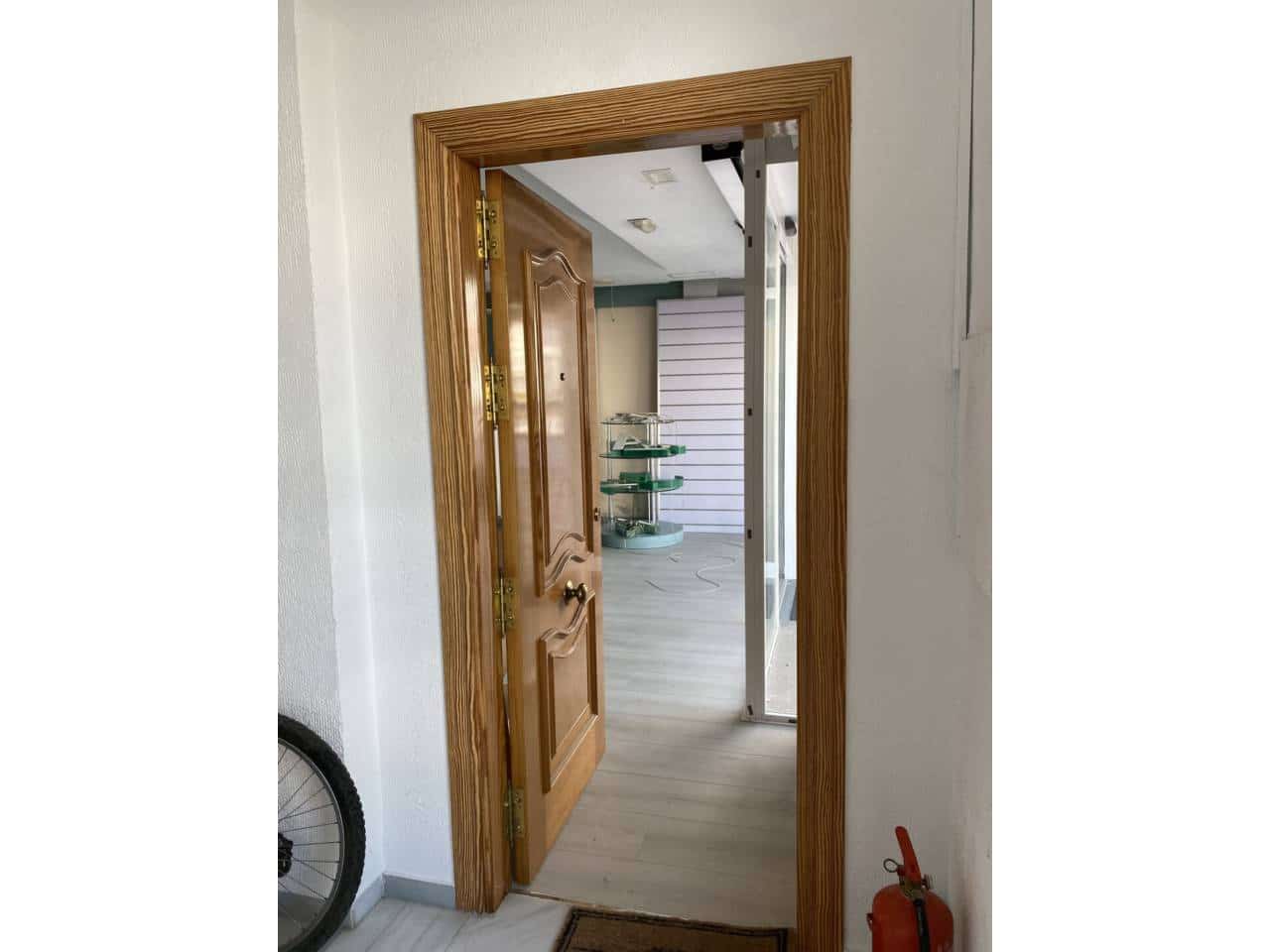 Commercial for sale in Sotogrande - € 140,000 (Ref: 8634111)