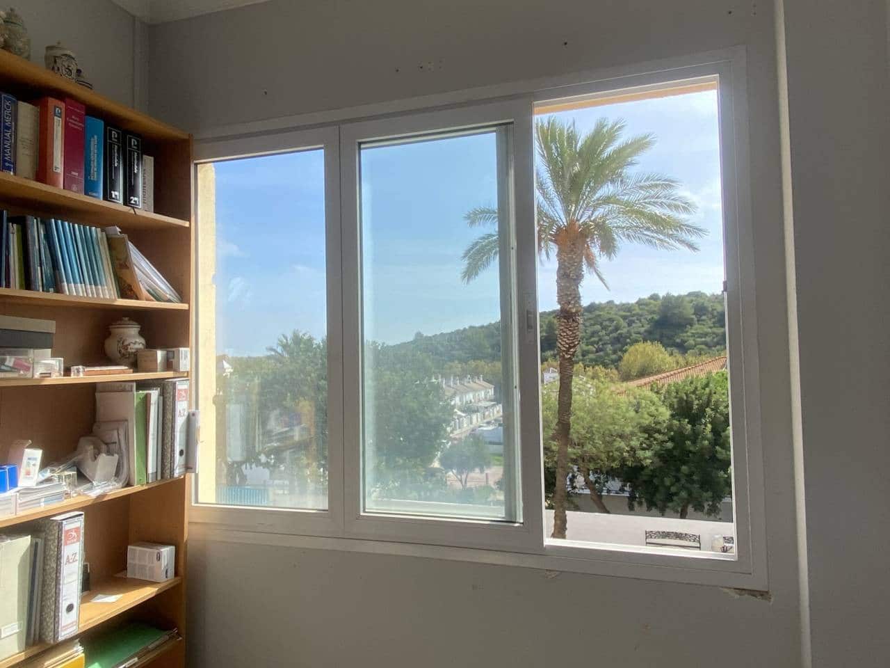 Commercial for sale in Sotogrande - € 140,000 (Ref: 8634111)