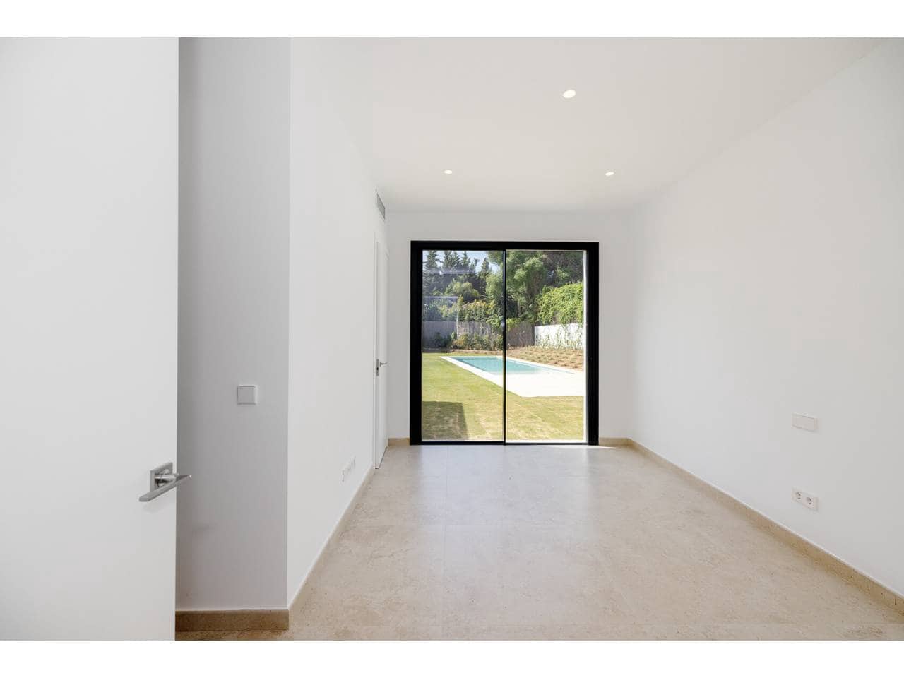 6 sypialnia Willa na sprzedaż w Sotogrande z basenem - 2 600 000 € (Ref: 8638079)