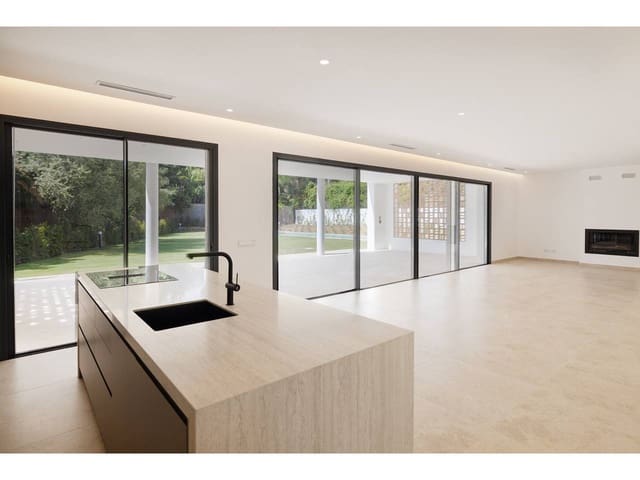 6 quarto Moradia para venda em Sotogrande Costa, San Roque com piscina - 2 600 000 € (Ref: 8638079)
