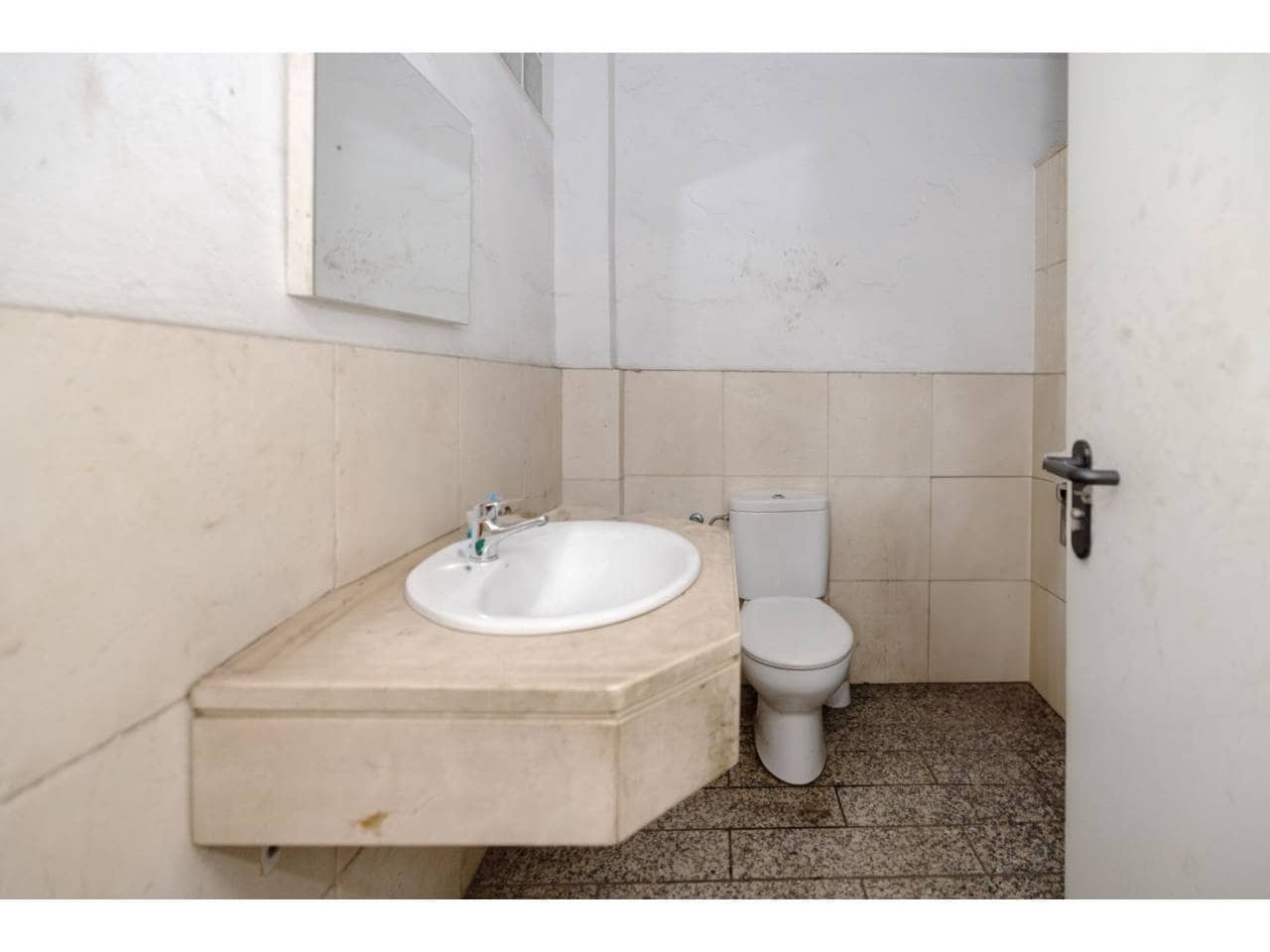 Erhverv til salg i Algeciras - € 435.000 (Ref: 8655950)