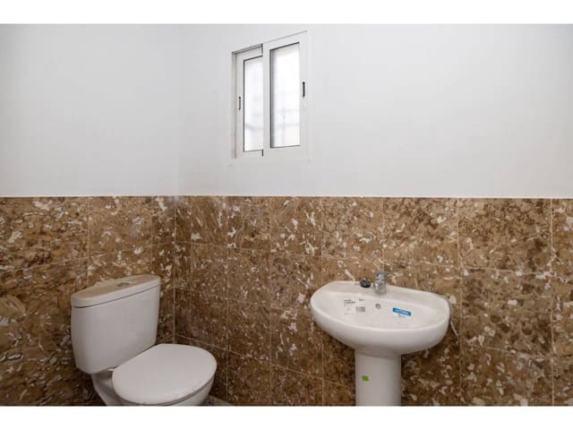 Commercial for sale in Algeciras - € 435,000 (Ref: 8655950)