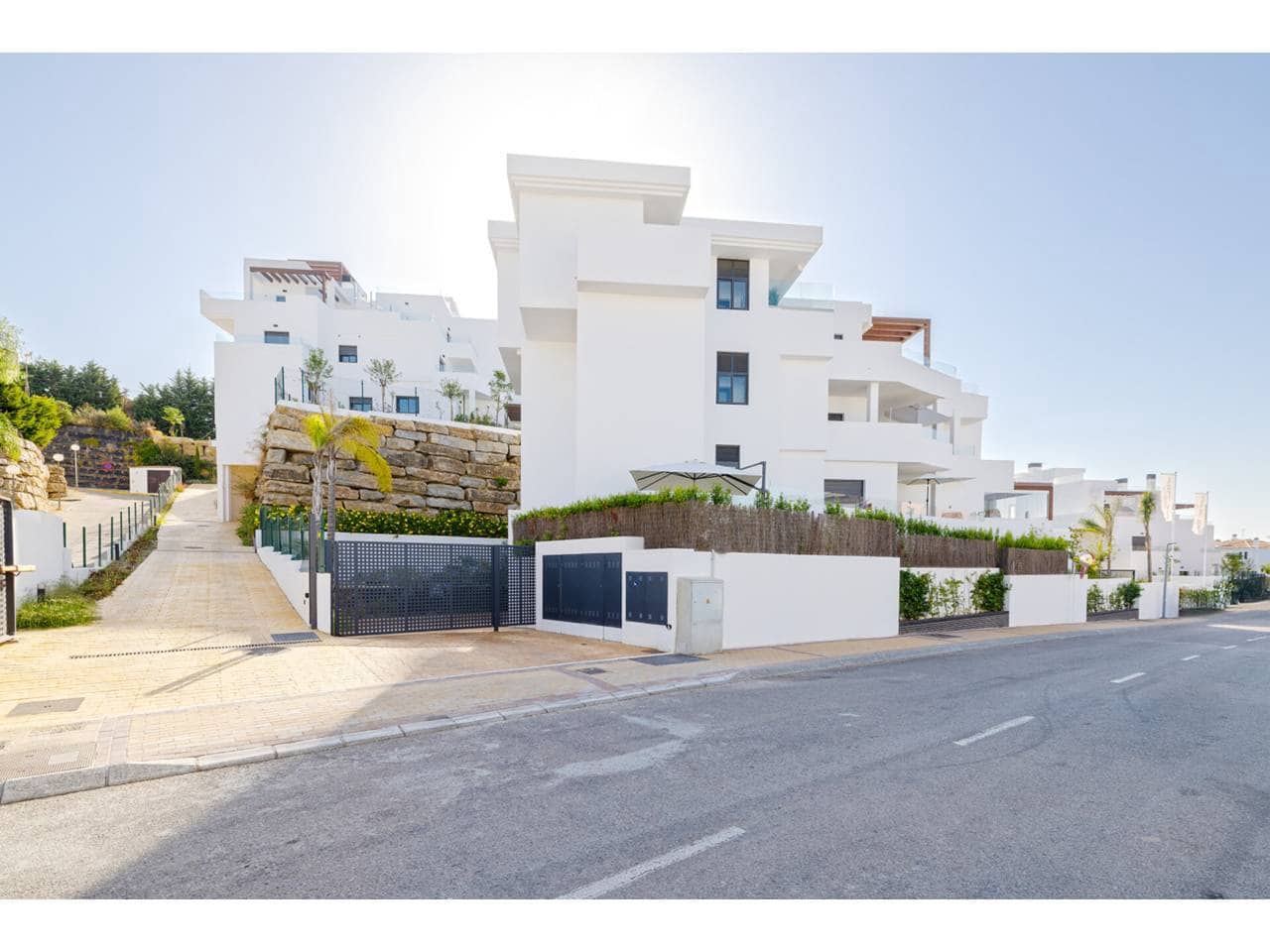 2 bedroom Flat for sale in Casares with pool garage - € 418,800 (Ref: 8679270)