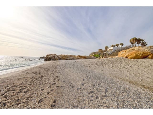 Chalet de 3 habitaciones en Manilva en venta con piscina garaje - 2.995.000 € (Ref: 8775761)