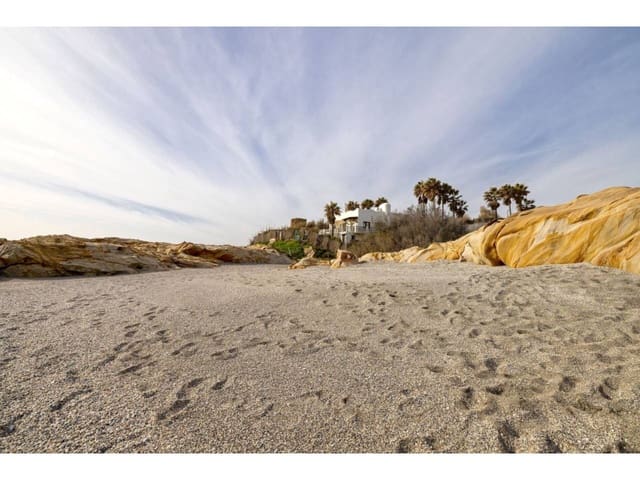 Chalet de 3 habitaciones en Manilva en venta con piscina garaje - 2.995.000 € (Ref: 8775761)