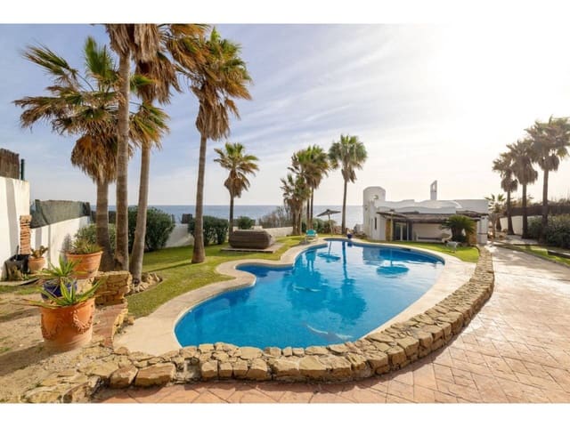 Chalet de 3 habitaciones en Manilva en venta con piscina garaje - 2.995.000 € (Ref: 8775761)