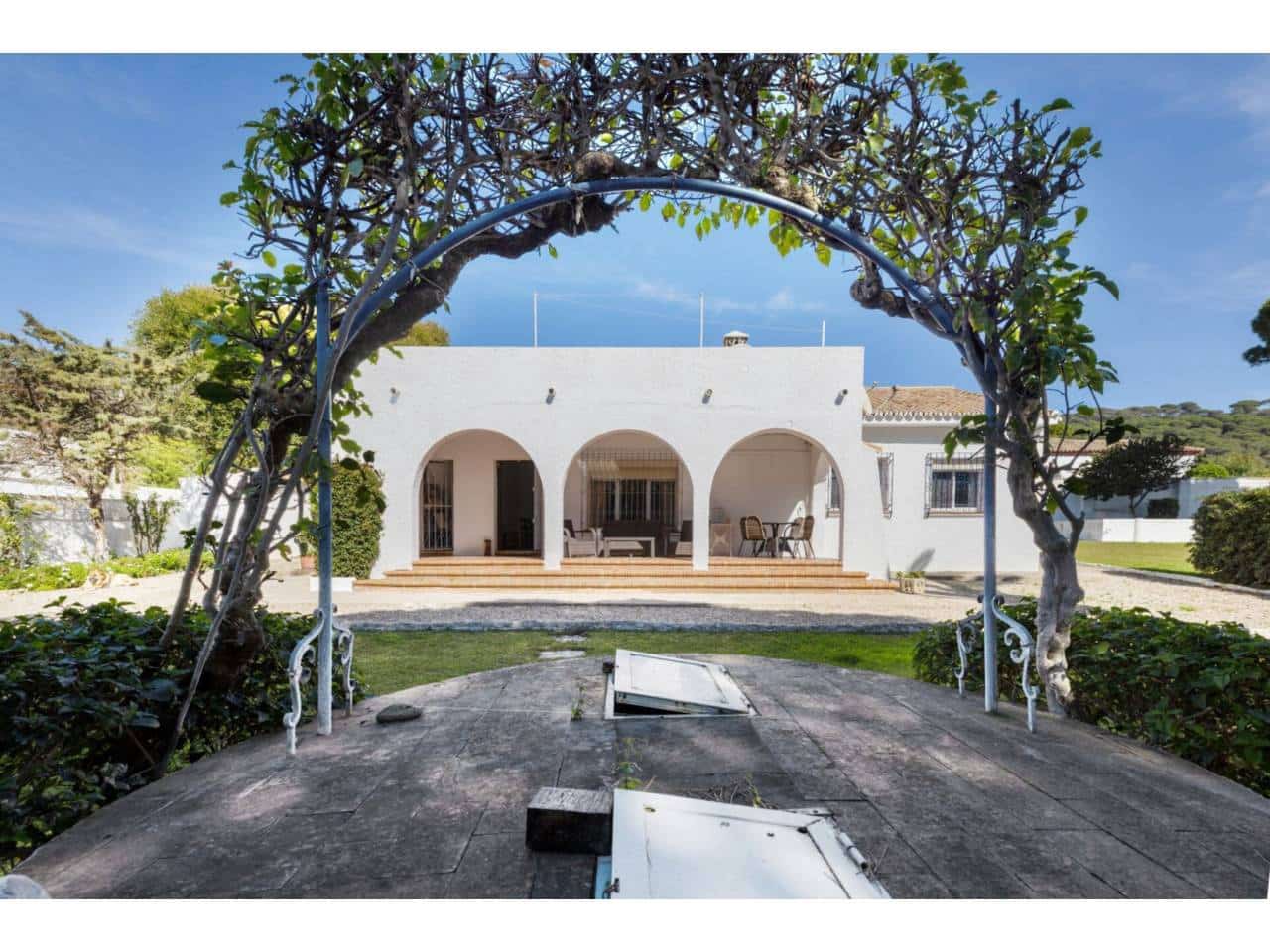 5 soveværelse Villa til salg i Los Canos de Meca med swimmingpool garage - € 1.300.000 (Ref: 8840587)