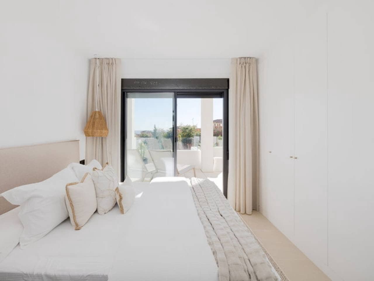 Apartamento de 2 habitaciones en Casares en venta con piscina garaje - 475.000 € (Ref: 8851083)