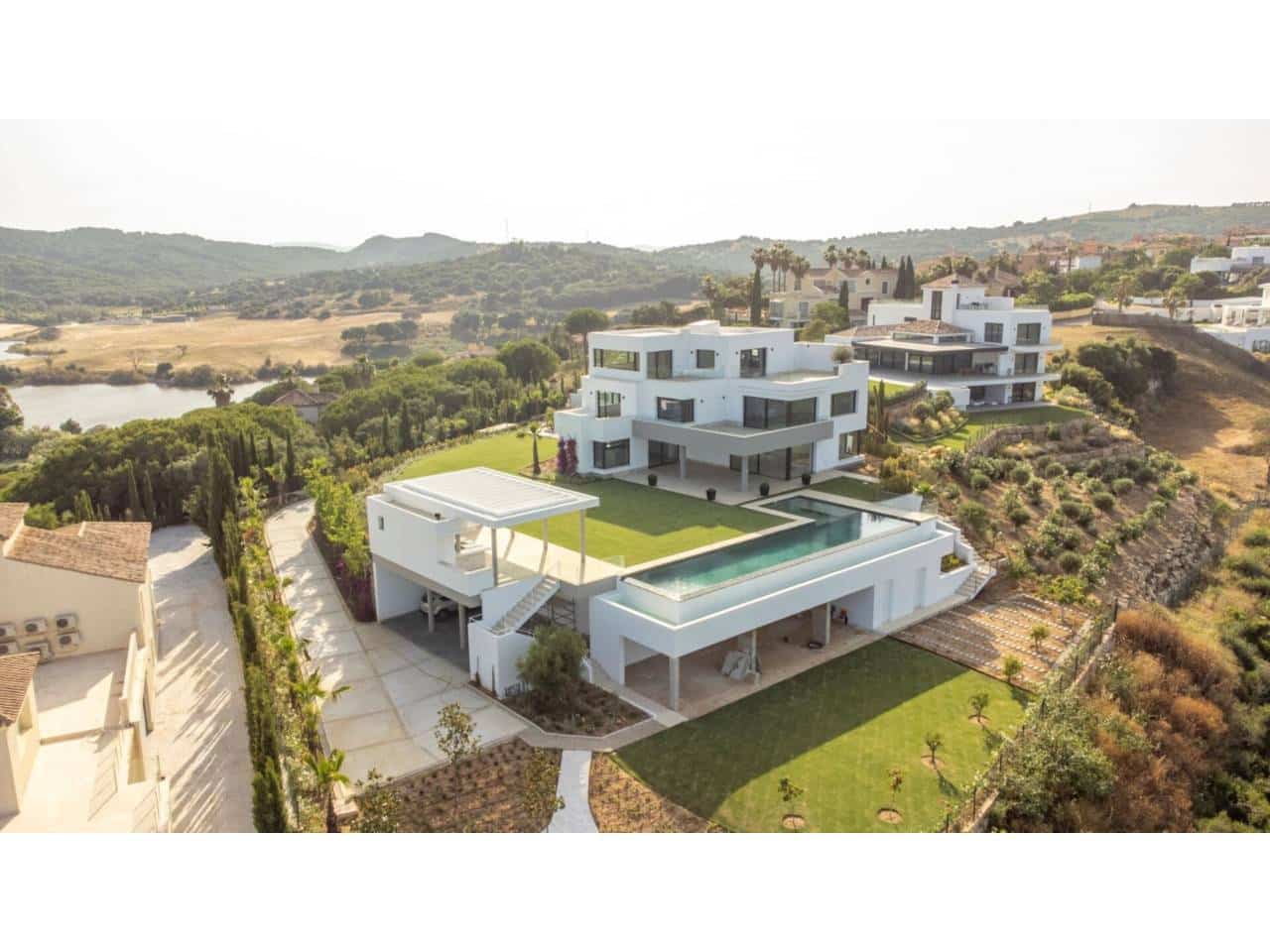 8 Zimmer Villa zu verkaufen in Sotogrande mit Pool Garage - 6.975.000 € (Ref: 8879301)